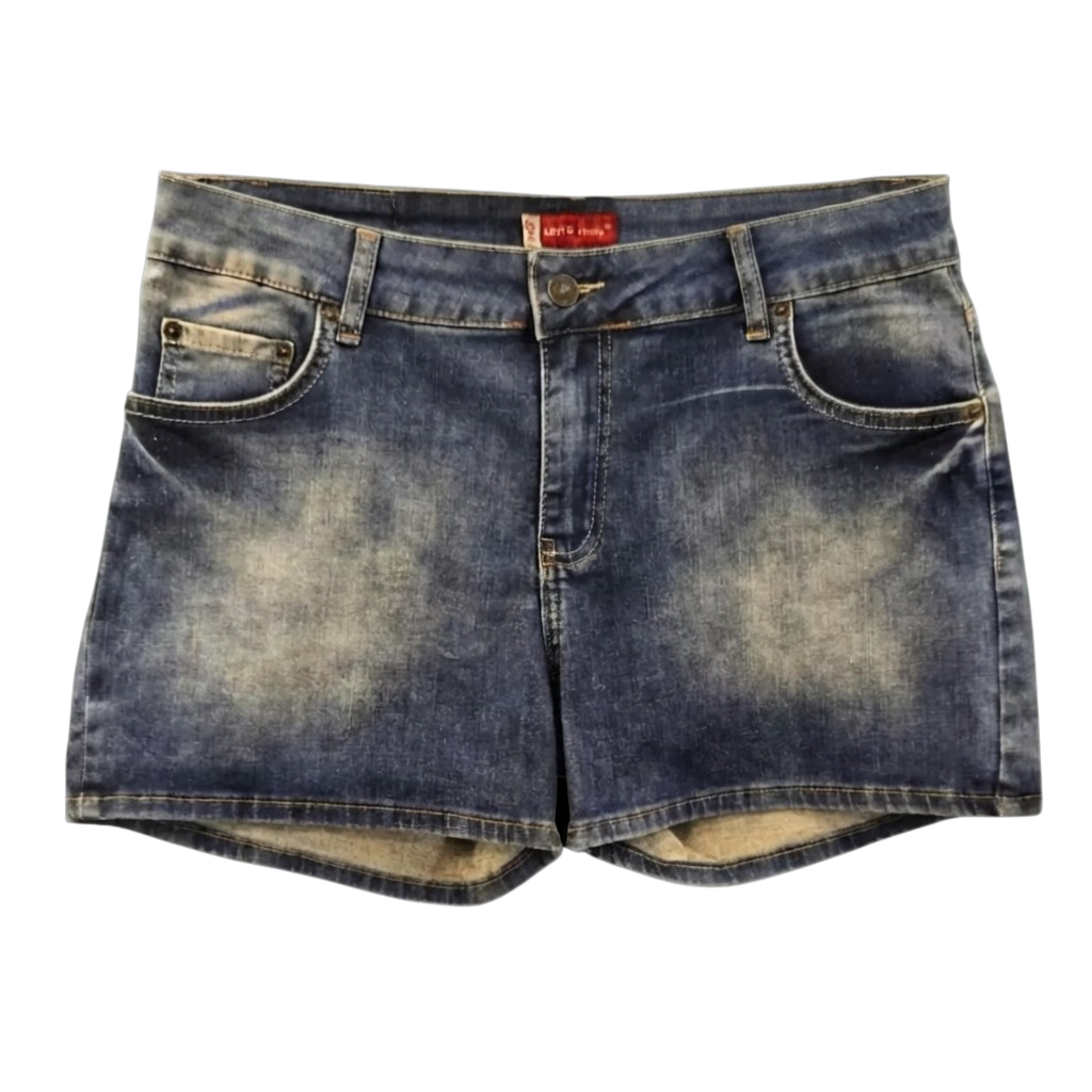 LEVI'S shorts.